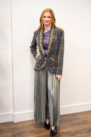 WILD COSMOS Esther Metallic Pleated Skirt