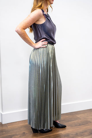 WILD COSMOS Esther Metallic Pleated Skirt