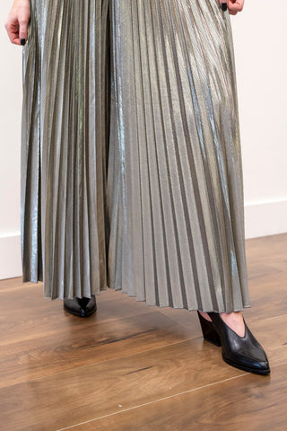 WILD COSMOS Esther Metallic Pleated Skirt