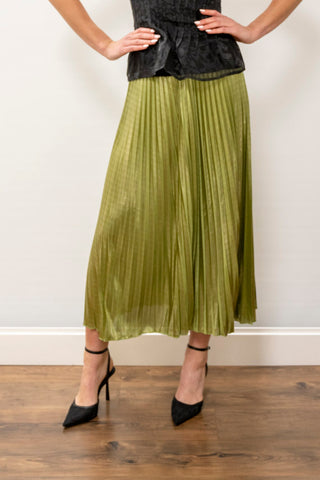 WILD COSMOS Esther Metallic Pleated Skirt
