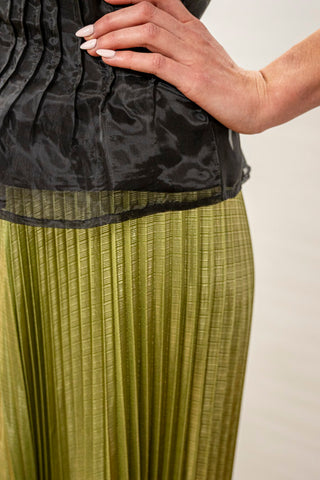 WILD COSMOS Esther Metallic Pleated Skirt