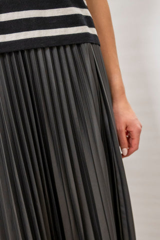 WILD COSMOS Mina Vegan Leather Pleated Skirt