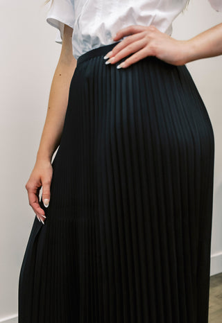 Wild Cosmos Black Pleated Skirt