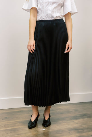 Wild Cosmos Black Pleated Skirt
