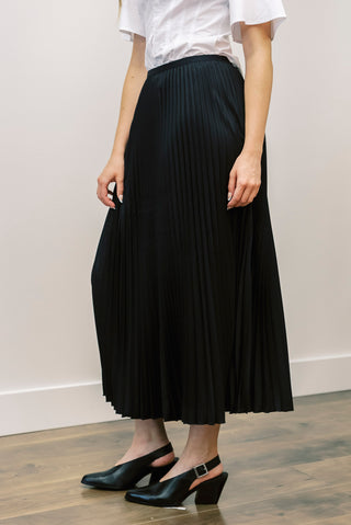 Wild Cosmos Black Pleated Skirt